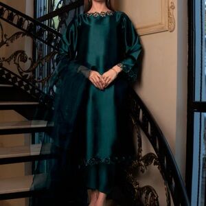 Brand new Naz Coutour 3 piece Pakistani suit size small